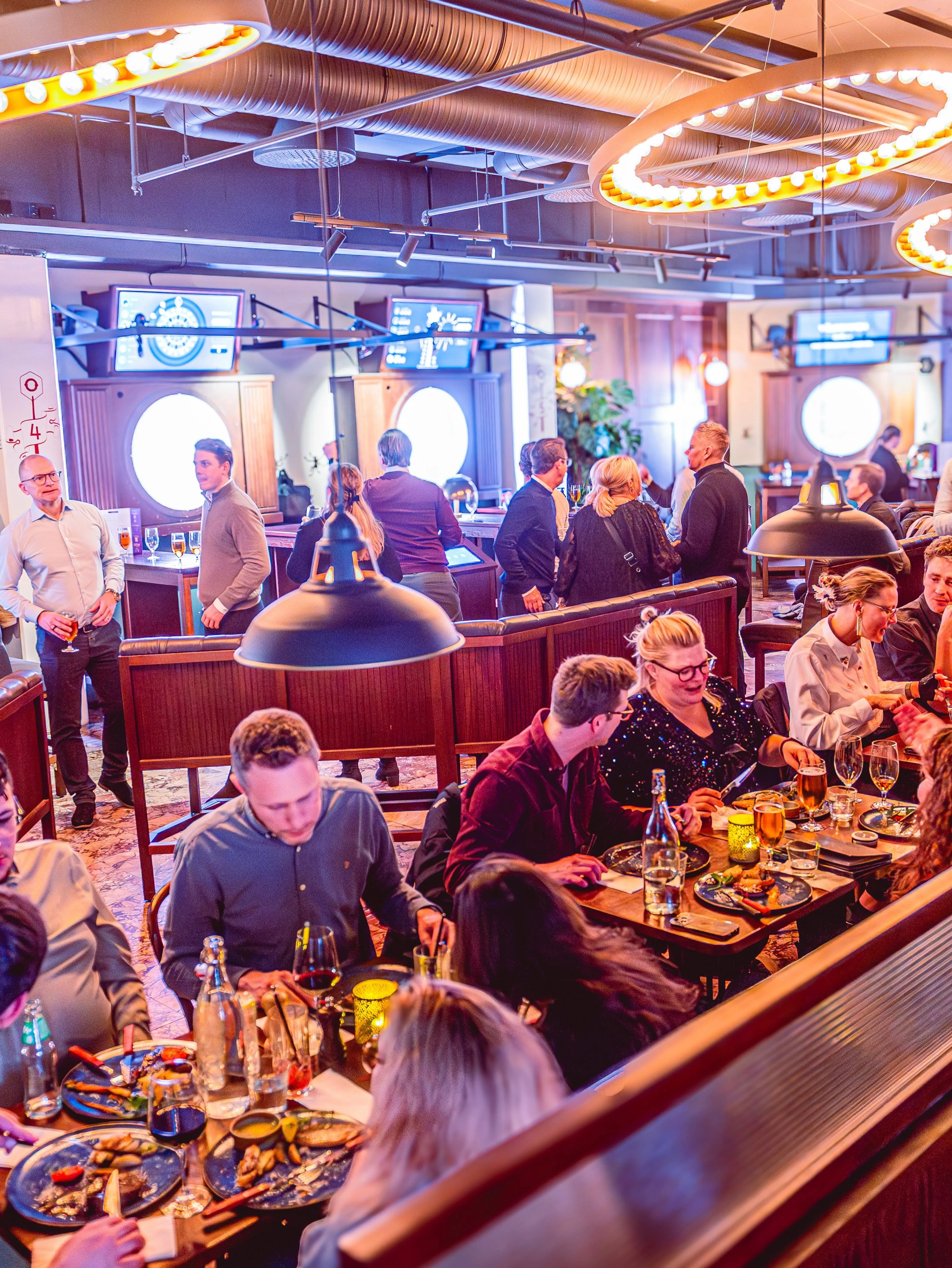 Oche Gothenburg full venue hire, so your group can enjoy exclusive use of the space for your event. Our dedicated events team can tailor everything to your needs, including customised dart quizzes and/or tournaments. Get in touch to learn more.